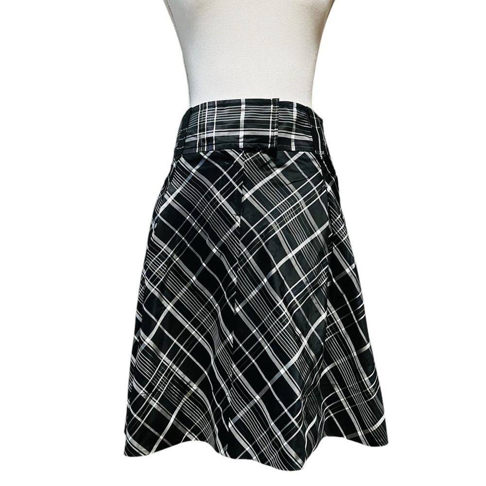 FOSSIL WOMEN’S PRETTY SILK SKATER STYLE SKIRT SIZE 8 BLACK, NAVY AND WHITE